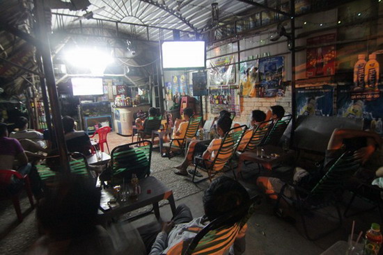 Bóng lăn, tiền bay