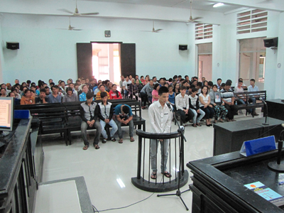 12 năm tù cho đối tượng đâm chết người can ngăn