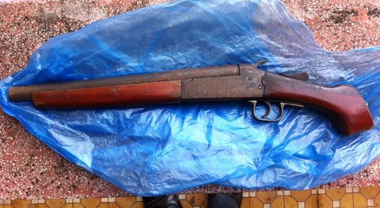 Côn đồ nổ súng thị uy, bé 5 tuổi dính 16 mảnh đạn chì