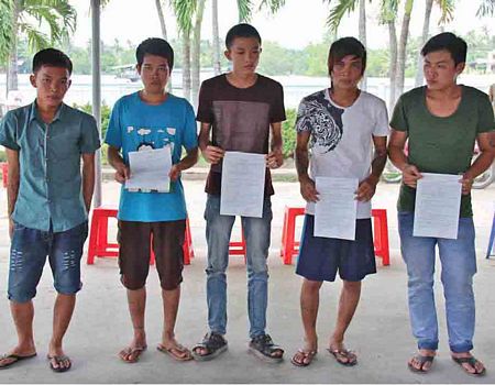 Kiểm điểm trước dân 5 đối tượng trộm cắp tài sản