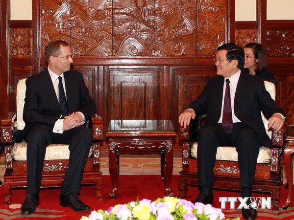 Chủ tịch nước Trương Tấn Sang tiếp Đại sứ Vương quốc Anh Antony Stokes đến chào từ biệt nhân kết thúc nhiệm kỳ công tác tại Việt Nam. (Ảnh: Nguyễn Khang/TTXVN)