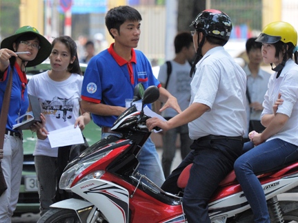 Giảm bớt thủ tục dự thi