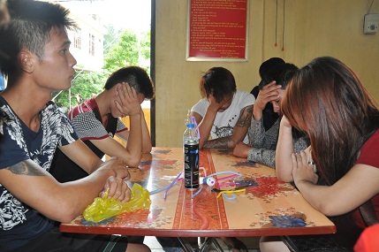 Tổ chức sinh nhật cho kiều nữ bằng tiệc ma túy đá