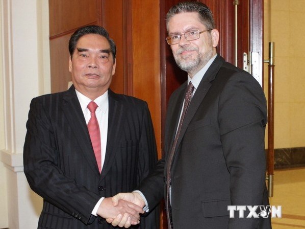  Ủy viên Bộ Chính trị, Thường trực Ban Bí thư Lê Hồng Anh tiếp ông Carlos Fonseca Terán. (Ảnh: TTXVN)