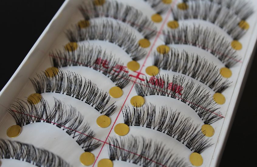 Dễ hại mắt vì mi mắt giả