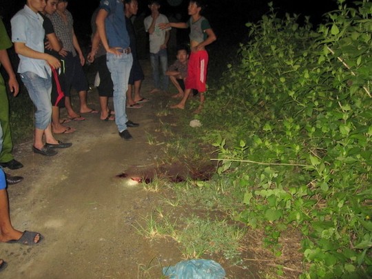 Rủ bạn tình vào chỗ vắng tâm sự rồi rút dao đâm tới tấp