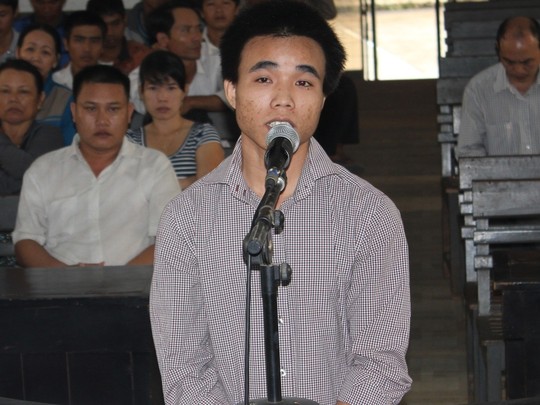 Thích làm người lớn, bé gái 12 tuổi đưa bạn trai vào tù