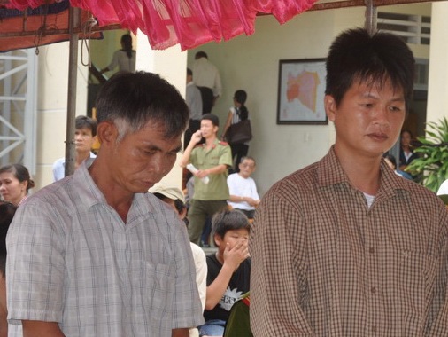 Hai bị cáo hôi bia cùng lãnh án sáu tháng tù giam