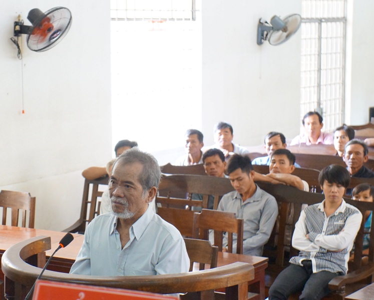 Lẩn trốn 17 năm vẫn không thoát