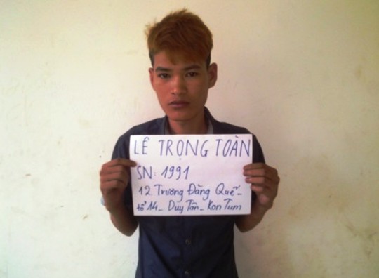 Tóm gọn tên trộm chui gầm giường lẩn trốn