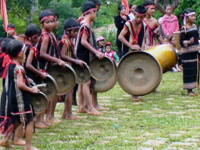 Những đội cồng chiêng nhí trên đất Tây Nguyên