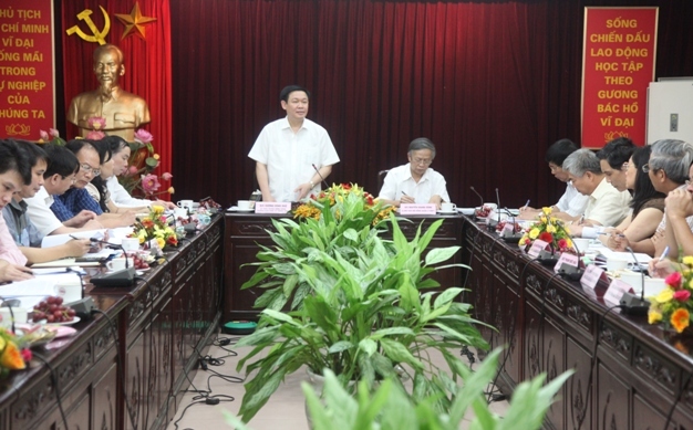  Ông Vương Đình Huệ tại buổi làm việc với Ngân hàng Phát triển Việt Nam.