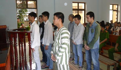 Băng cướp giật tài sản học sinh ra tòa lãnh án