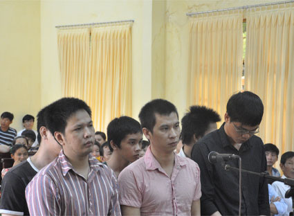 Trộm két sắt giữa ban ngày