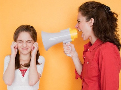 Tủi thân khi mang kiếp con gái