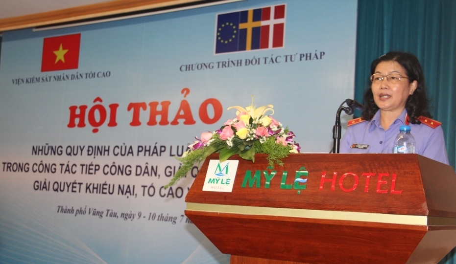  Đồng chí Nguyễn Thị Thủy Khiêm, Phó Viện trưởng VKSNDTC phát biểu tại Hội thảo.