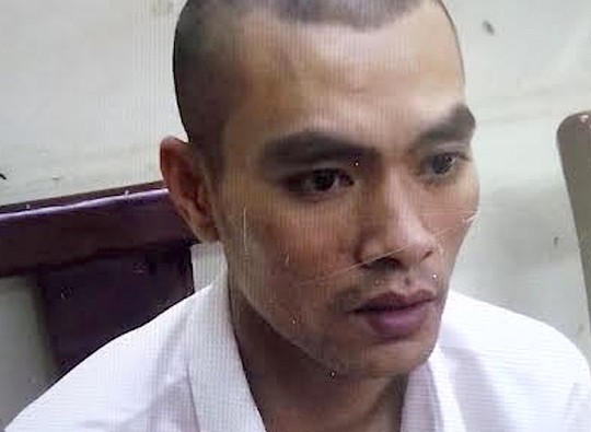 Bị chửi vì nhìn người tè bậy, lấy kiếm chém chết người