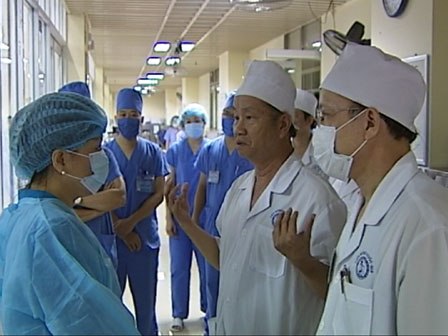 Sức khoẻ 3 chiến sĩ trong vụ máy bay rơi đang rất xấu