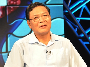 Bộ trưởng Giáo dục giải toán đầu cừu, đuôi thuyền trưởng