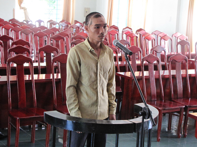 Đạo chích bị phát hiện khi đang tháo dây cột bò