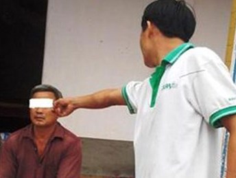 Bị mắng, nghịch tử trộm súng bắn bố cho hả giận