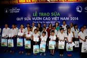 Quỹ sữa Vươn cao Việt Nam đến với trẻ em Quảng Trị nhân dịp kỷ niệm ngày thương binh liệt sĩ