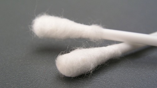 Nguy hại không ngờ từ tăm bông kém chất lượng