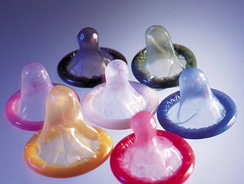 Sắp có bao cao su diệt HIV