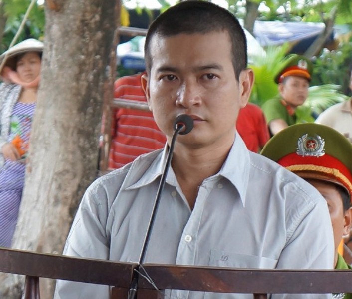 Giảm án cho kẻ đâm chết vợ