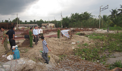 Phát hiện nam thi thể trôi vào xưởng đóng tàu