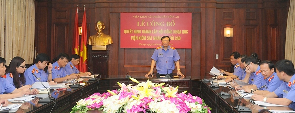  PGS.TS Nguyễn Hòa Bình, Ủy viên Trung ương Đảng, Viện trưởng VKSNDTC phát biểu tại buổi lễ.