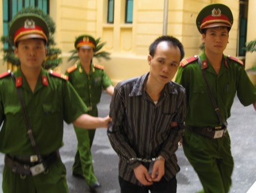 Tên cướp giết bảo vệ ngân hàng bằng 12 nhát dao, lĩnh án tử