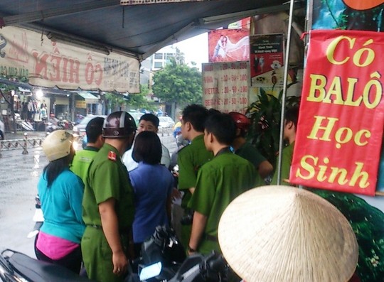 Bị chém chết vì đòi hộp trưng bày kẹo