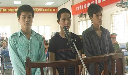 Cướp giật tài sản, 3 đối tượng lãnh 14 năm tù
