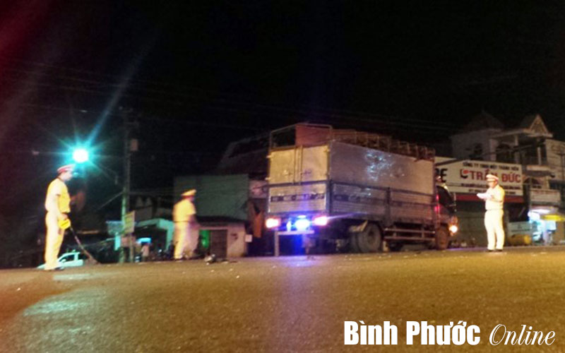 Xe tải tông xe máy trên QL14, một người nguy kịch