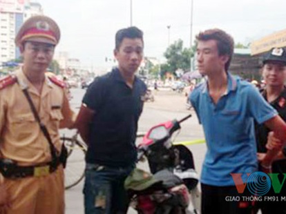 Vừa cướp tài sản lại đụng trúng 141