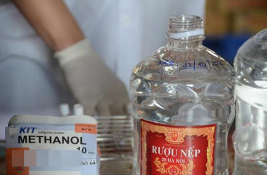 Rượu đựng trong săm ôtô có thể gây chết người