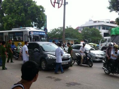 Hà Nội Ép xe ô tô vào lề đường, đâm tài xế chết tại chỗ