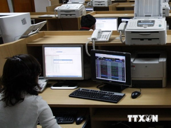 Tâm lý thị trường hưng phấn, VN-Index vượt mốc 600 điểm