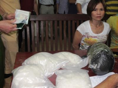 Nữ quái vận chuyển 6kg ma túy đá bằng taxi