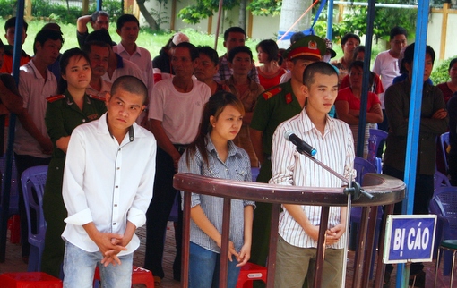 Hơn 19 năm tù giam cho nhóm cướp dùng súng giả cướp tiệm vàng