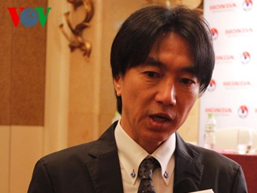 HLV Miura mời HLV Hoàng Văn Phúc, Phan Thanh Hùng làm trợ thủ