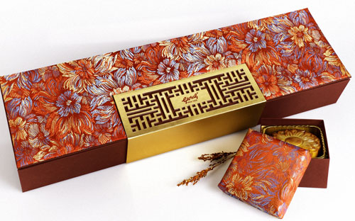 Givral ra mắt bánh trung thu bọc vải gấm thêu hoa