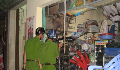 Kịp thời dập tắt đám cháy tiệm tạp hóa