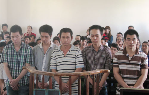 Thuê giang hồ xử hàng xóm