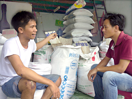 Tay không bắt cướp có súng