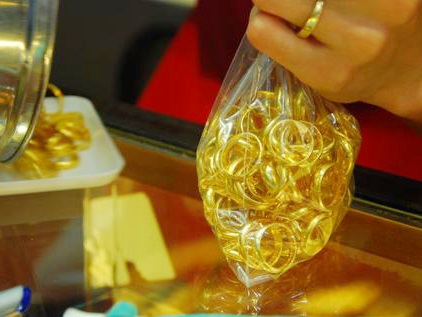 Vàng thế giới rẻ hơn SJC 3,2 triệu đồng lượng