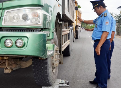 Chống tiêu cực trong hoạt động kiểm soát tải trọng phương tiện