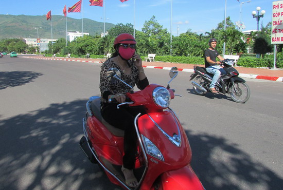 Vừa lái xe vừa dùng điện thoại dễ gây tai nạn