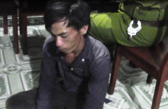 Hận đối phương, khóa cửa, dọa giết cả nhà